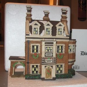 Dickens' Village Dursley Manor